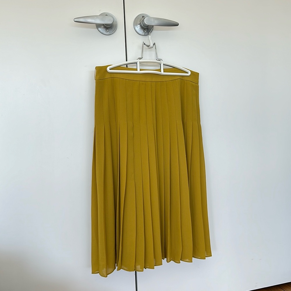 Mustard pleated skirt